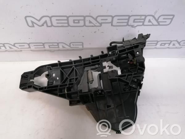 Mercedes-Benz B W245 Obudowa klamki wewnętrznej drzwi przednich 