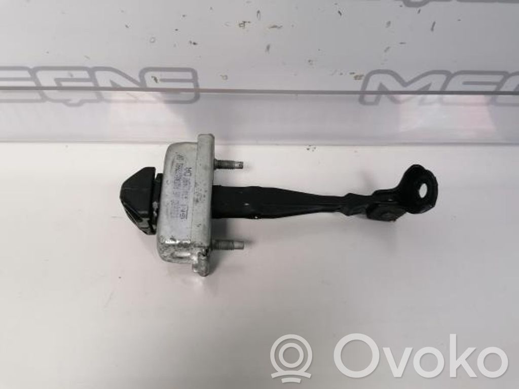 Opel Adam Etuoven pidätin 