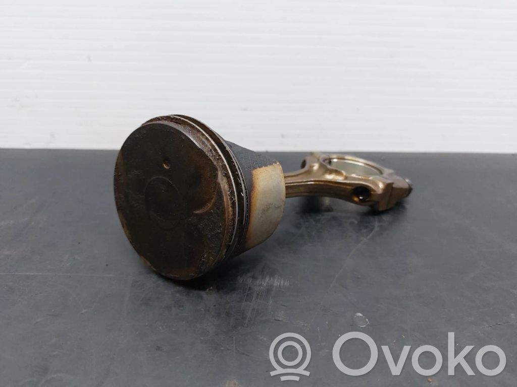 Toyota Yaris Piston
