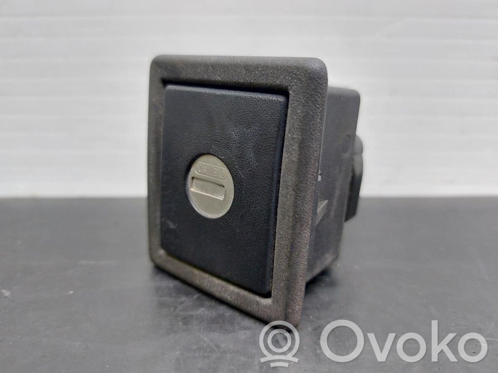 Tailgate lock latch
