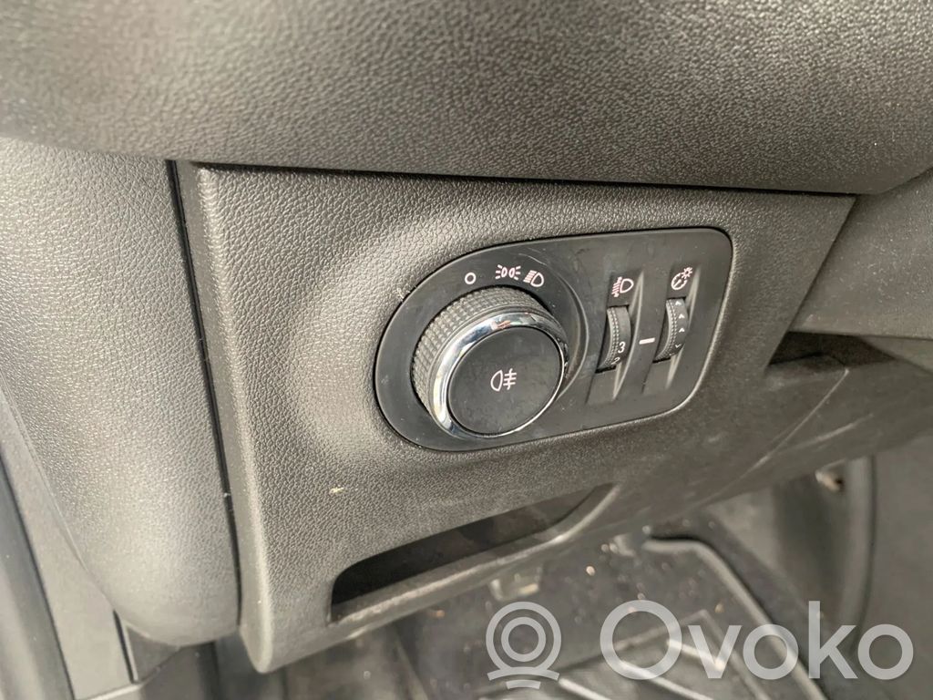 Light switch   13294814