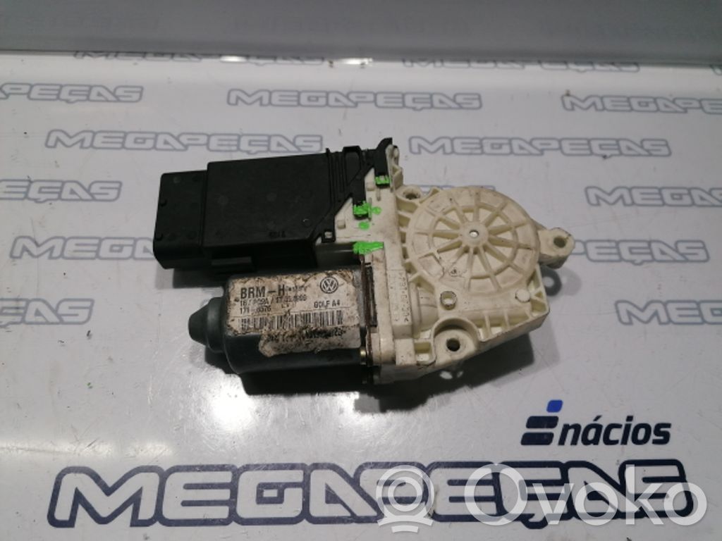 Volkswagen Golf IV Motor del regulador de la ventanilla de la puerta delantera 