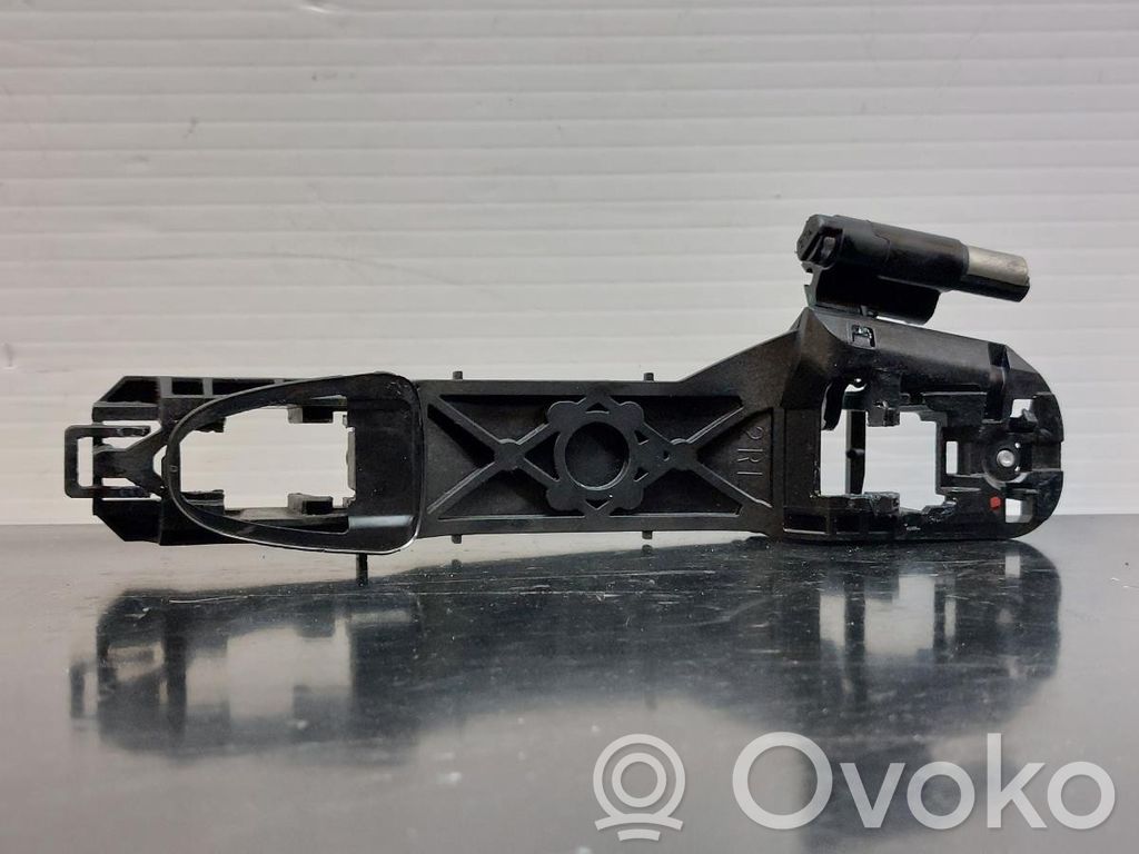 Toyota Auris E180 Takaoven sisäkahvan kehys 