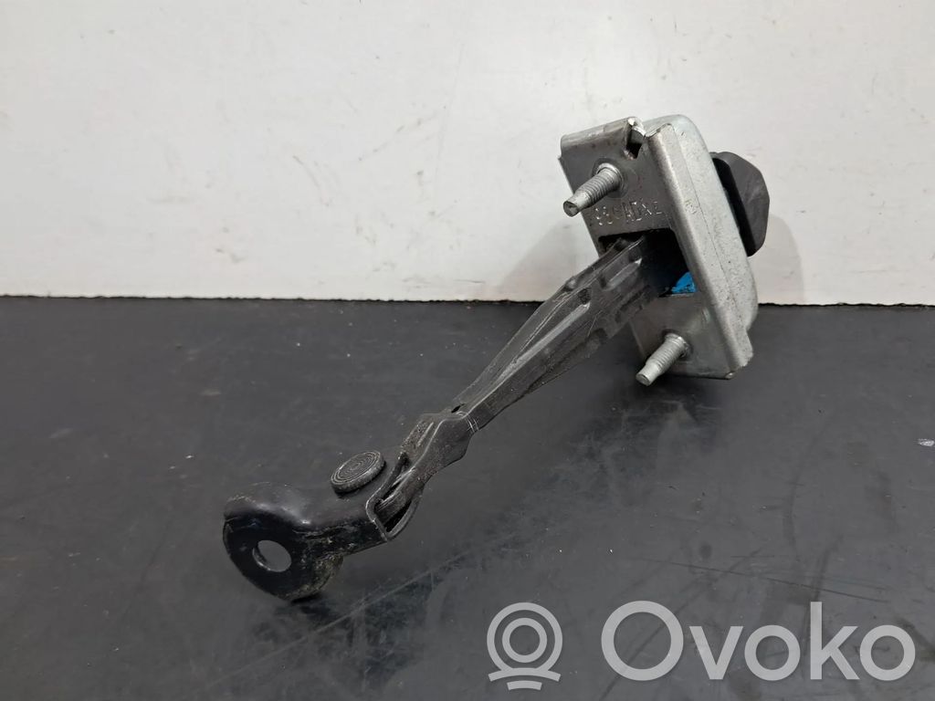 Opel Adam Etuoven pidätin 
