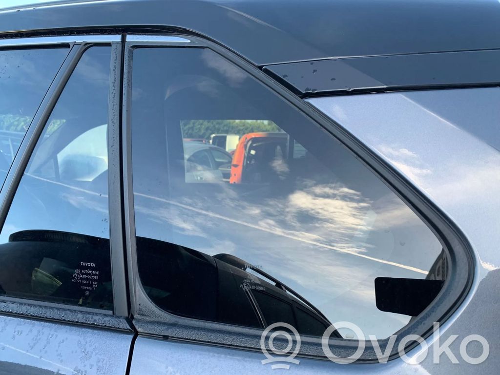 Toyota RAV 4 (XA50) Szyba karoseryjna tylna 