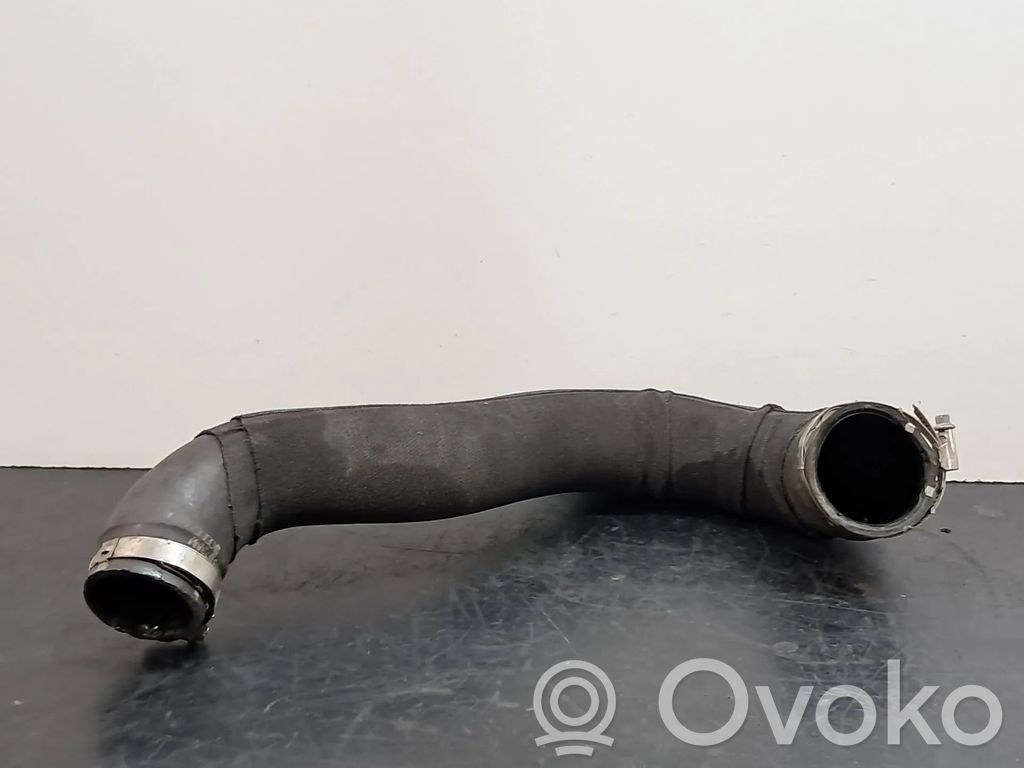 Furtun/conductă intercooler   8R0145738M