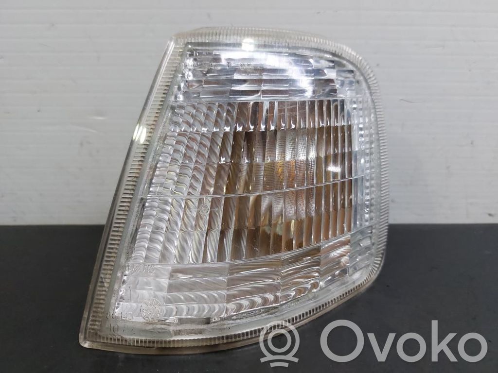 Peugeot 405 Lampă semnalizare bară față 
