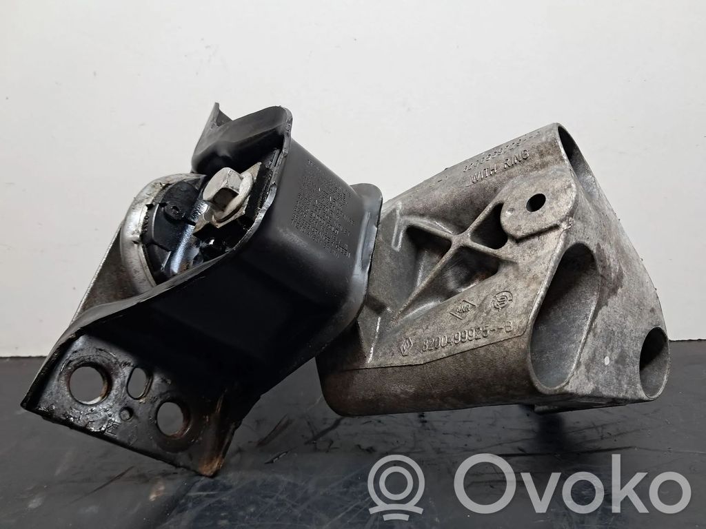 Engine mount bracket   8200559729,8200499925