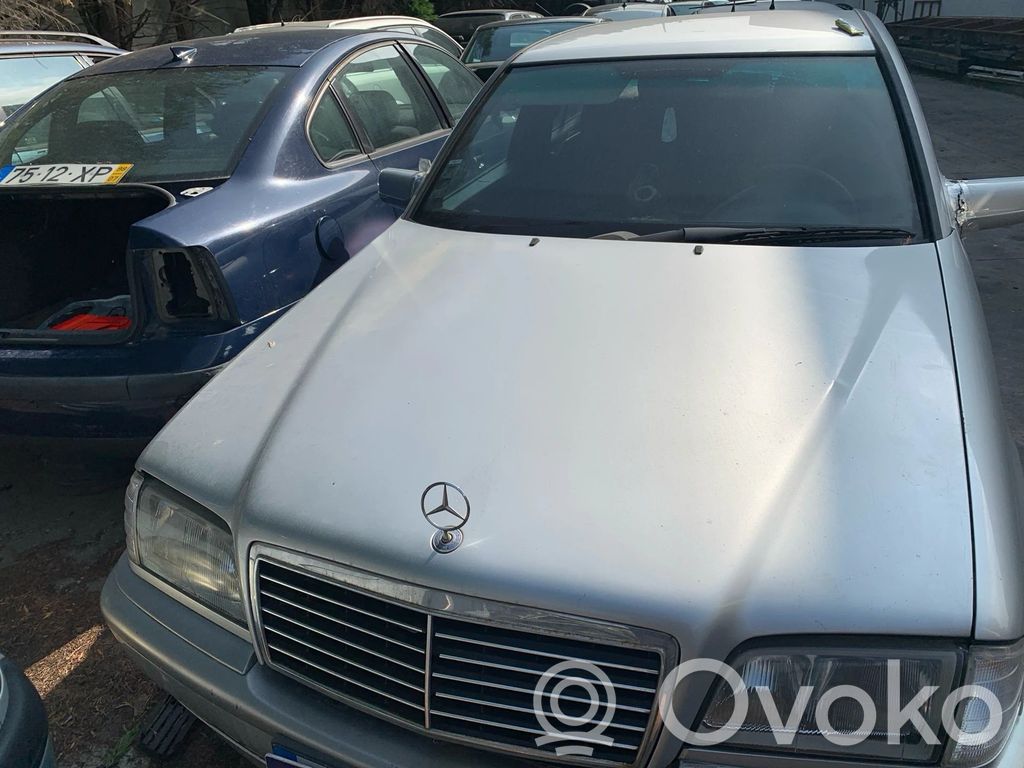 Mercedes-Benz C W202 Konepelti 