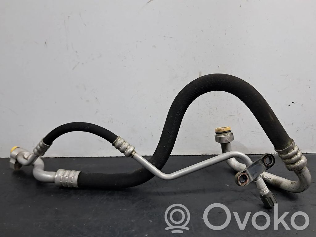 BMW 1 E81 E87 Ilmastointilaitteen putki (A/C) 