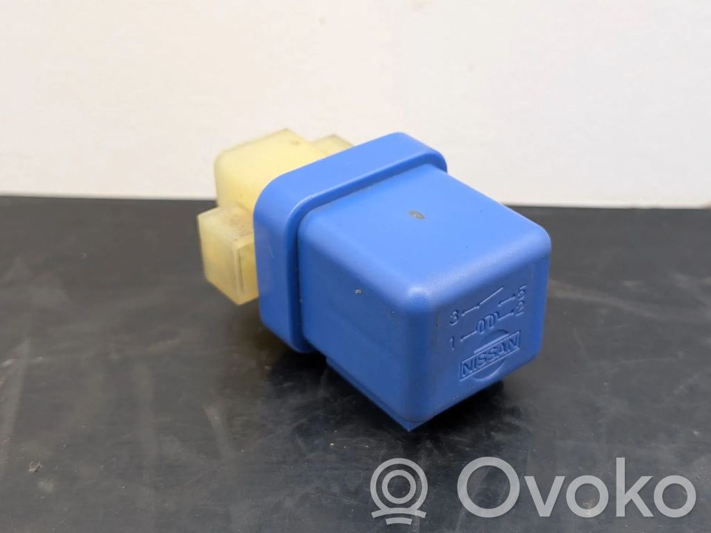 Nissan Patrol Y60 Interruptor de control multifunción 