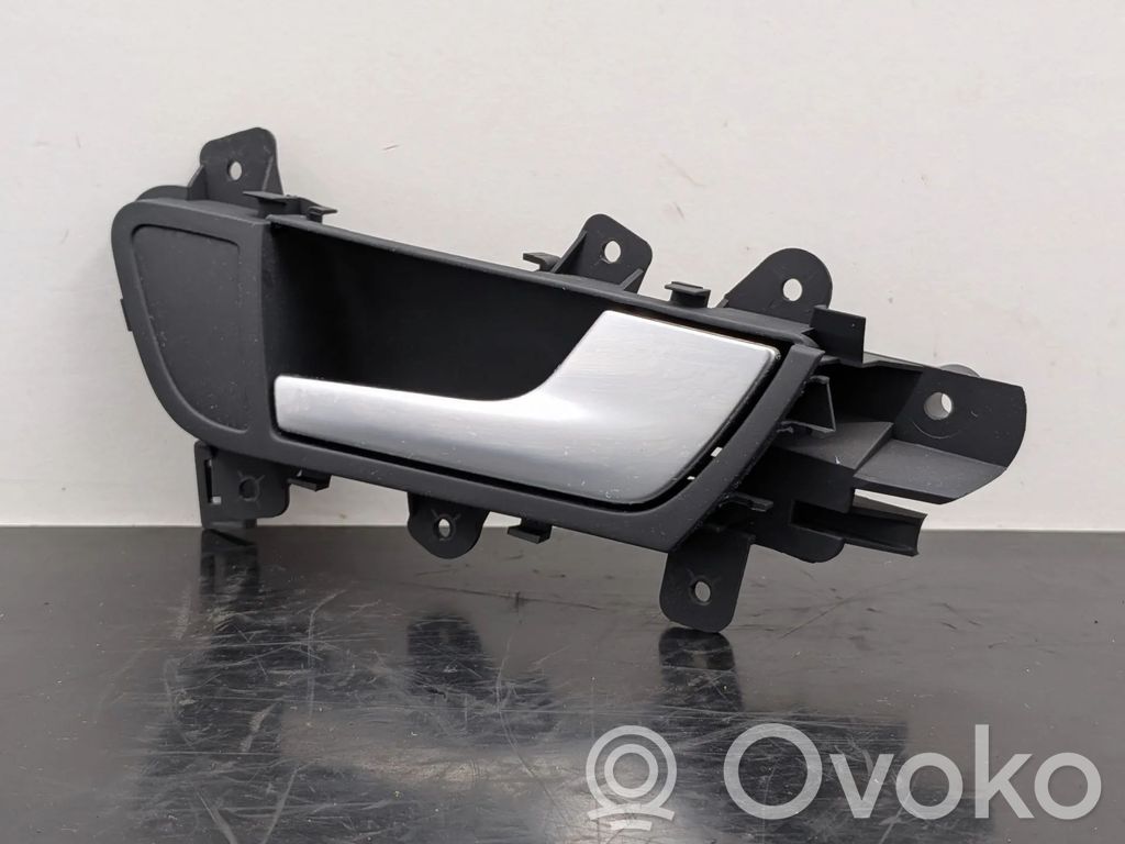 Manecilla interna puerta trasera   8K0839020