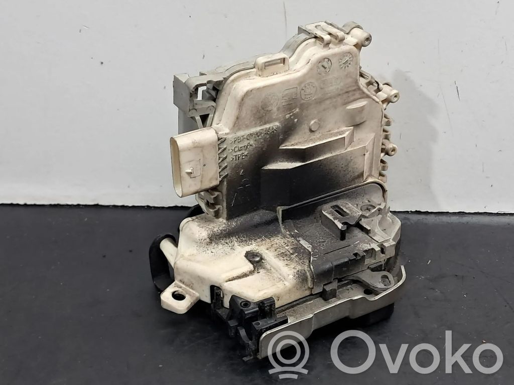 Aizmugurē slēdzene   8X0839015C,8KD839015E,8X0839015,8X0839015C,8X083901C