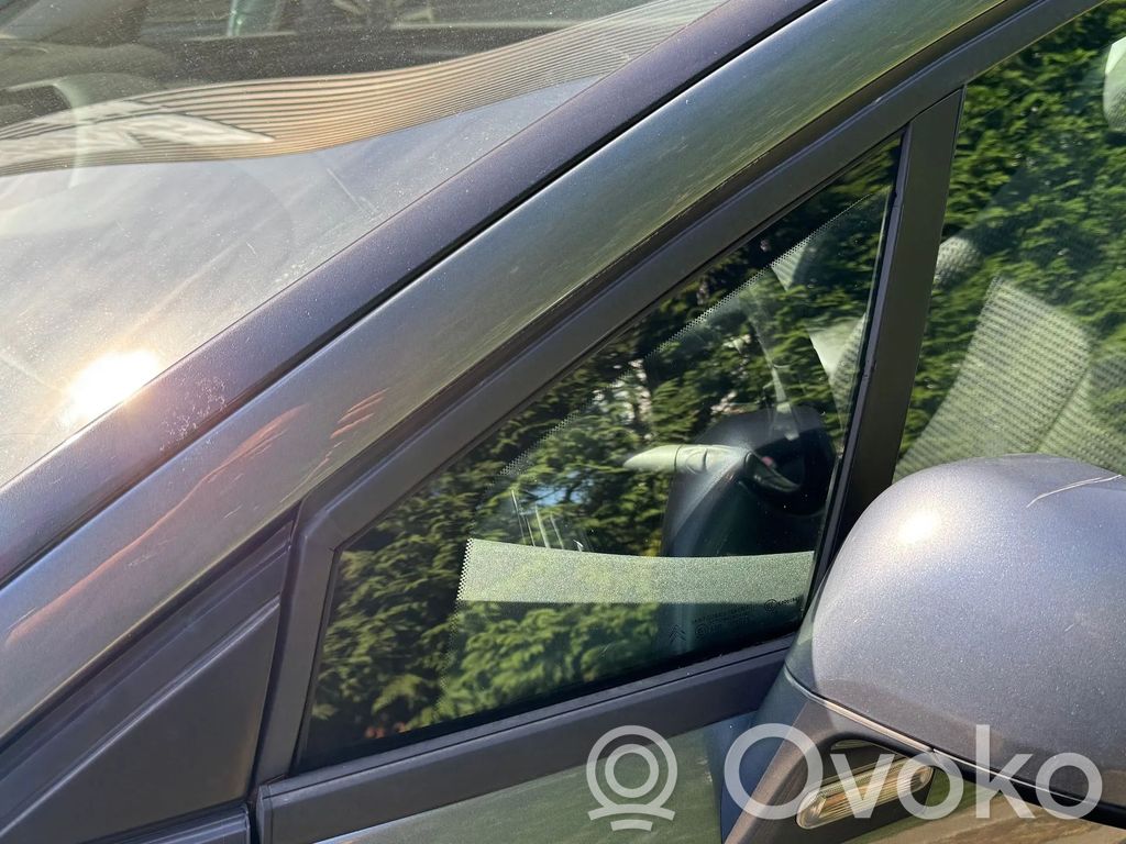 Citroen C4 I Front triangle window/glass 