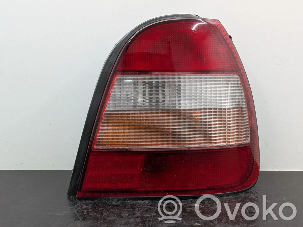 Nissan Sunny Lampa tylna 