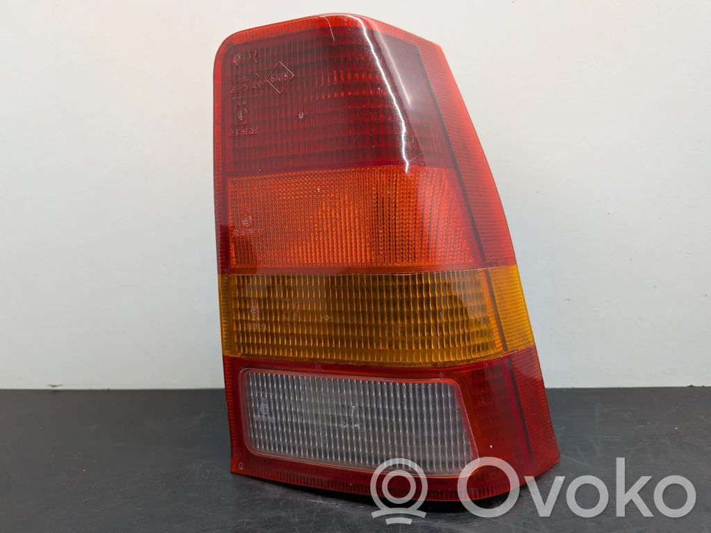 Opel Kadett E Luci posteriori 
