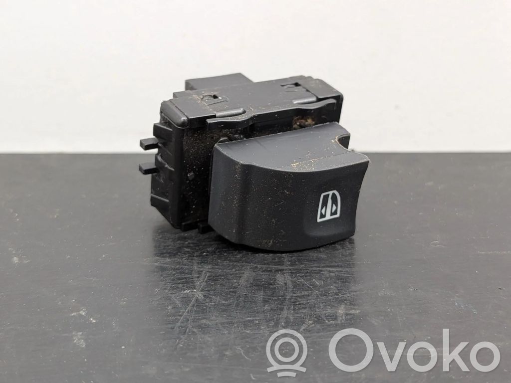 Electric window control switch   254010003R,254010003R,254118547R,809600004R,809600018R,809600750R,809607841R