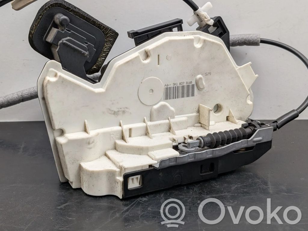 Volkswagen Golf VI Front door lock 