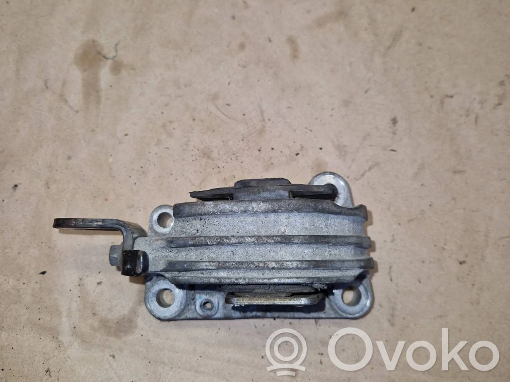 Volvo XC90 Engine mount bracket 