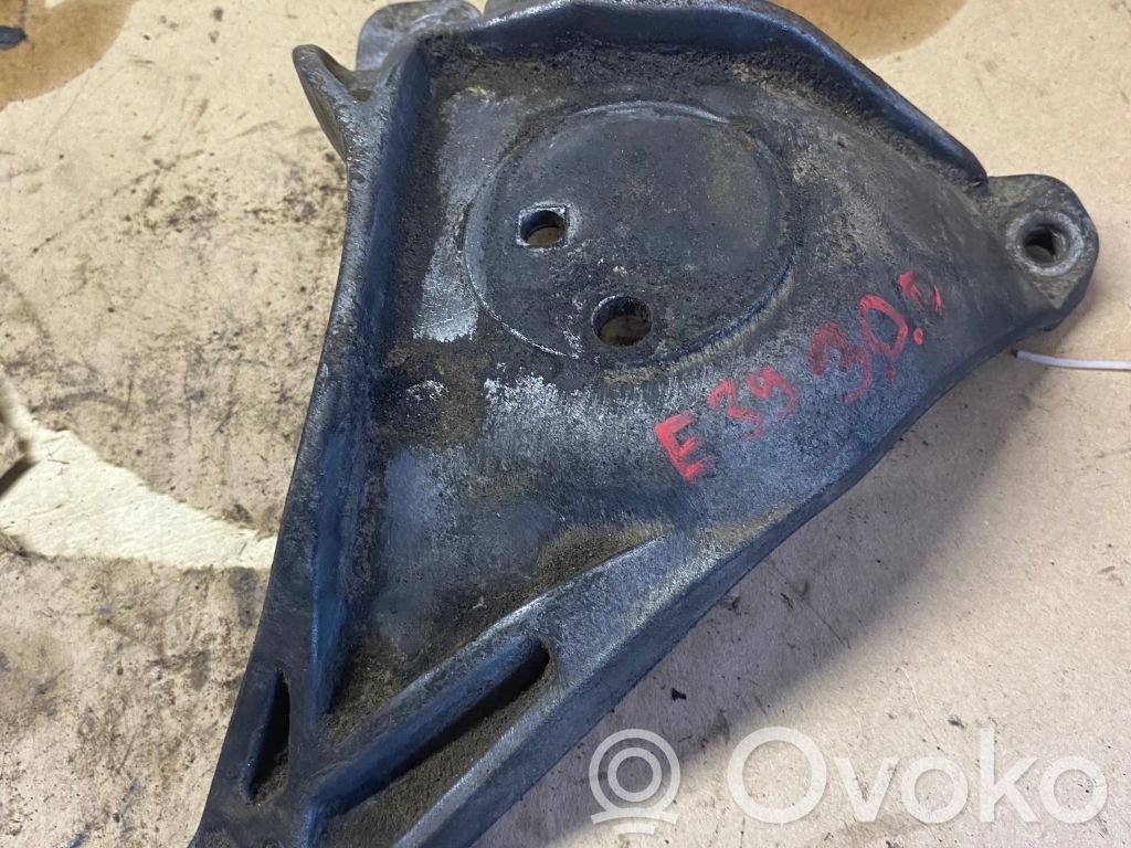 Engine mounting bracket   1096080