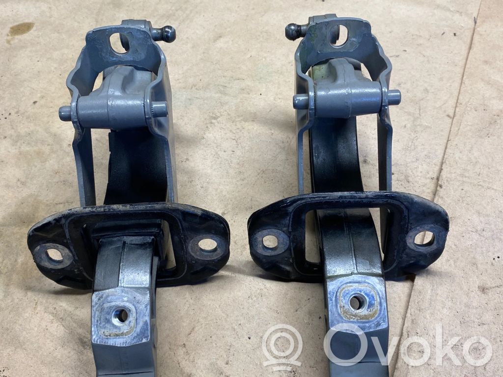 Saab 9-3 Ver2 Aizmugurējā pārsega eņģe (-ess) 