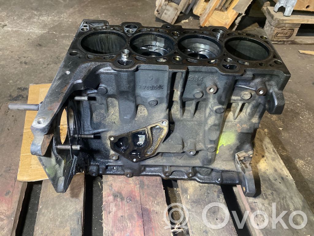 BMW 1 E81 E87 Engine block 