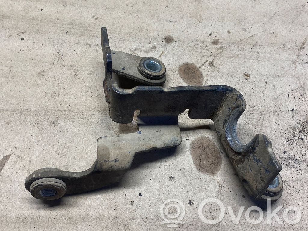 Ford Focus Gear shift cable bracket 