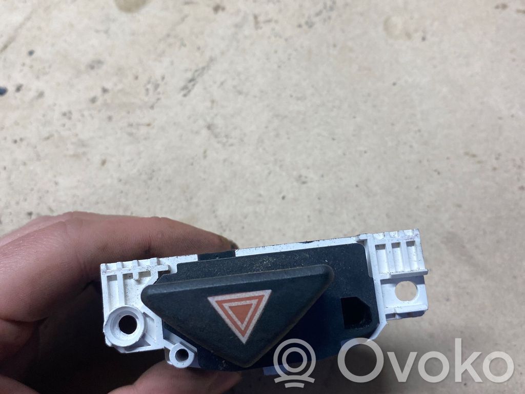 Ford Focus Przycisk świateł awaryjnych 