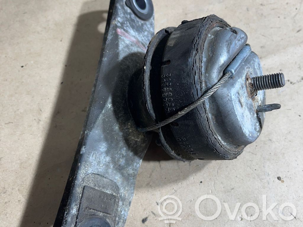 Volvo V40 Engine mount bracket 