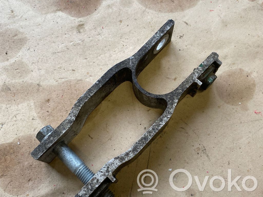 Volvo V40 Gearbox mounting bracket 