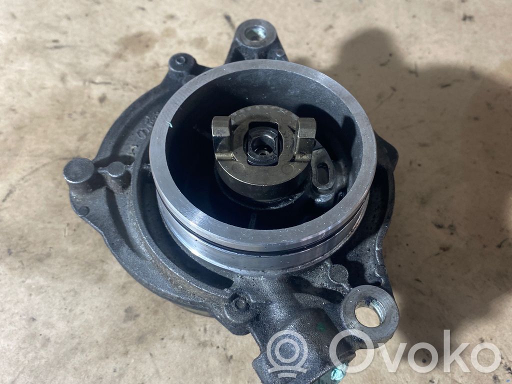 BMW 7 E65 E66 Vacuum pump 