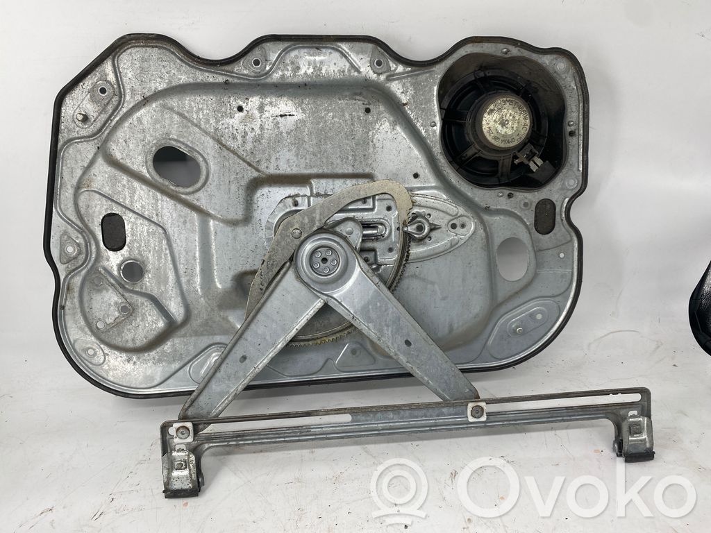 Ford Focus C-MAX Front door manual window regulator 