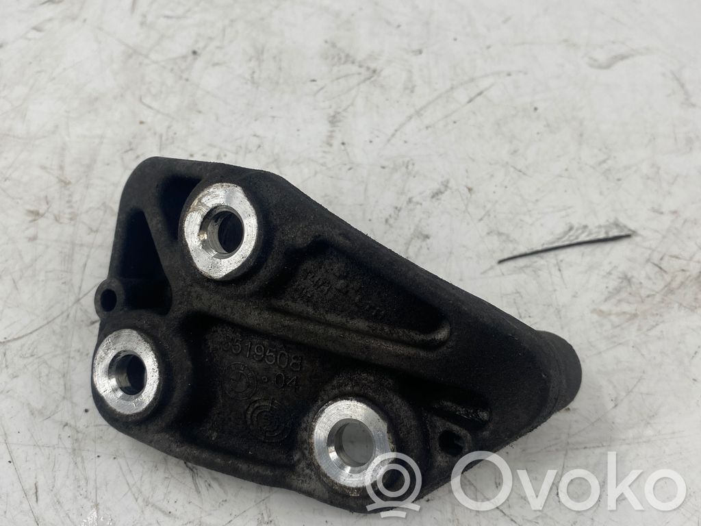 Engine mounting bracket   8519508