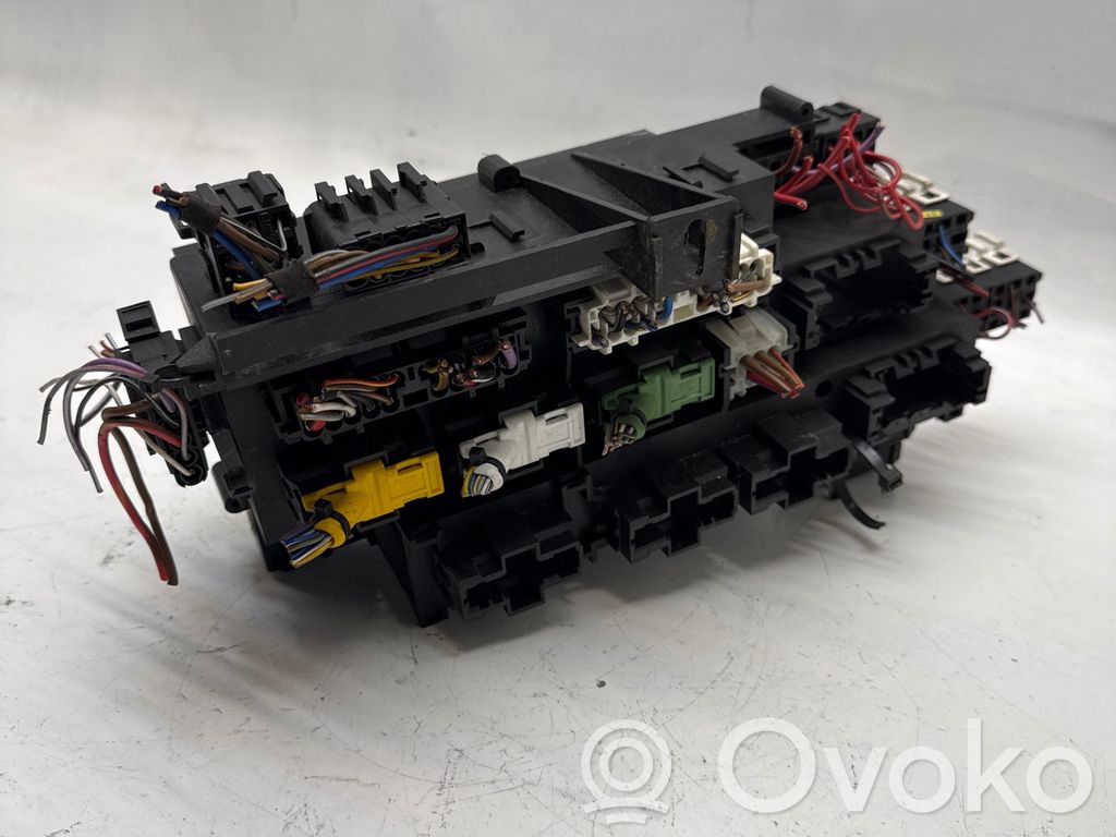 BMW 5 E34 Saugiklių blokas 