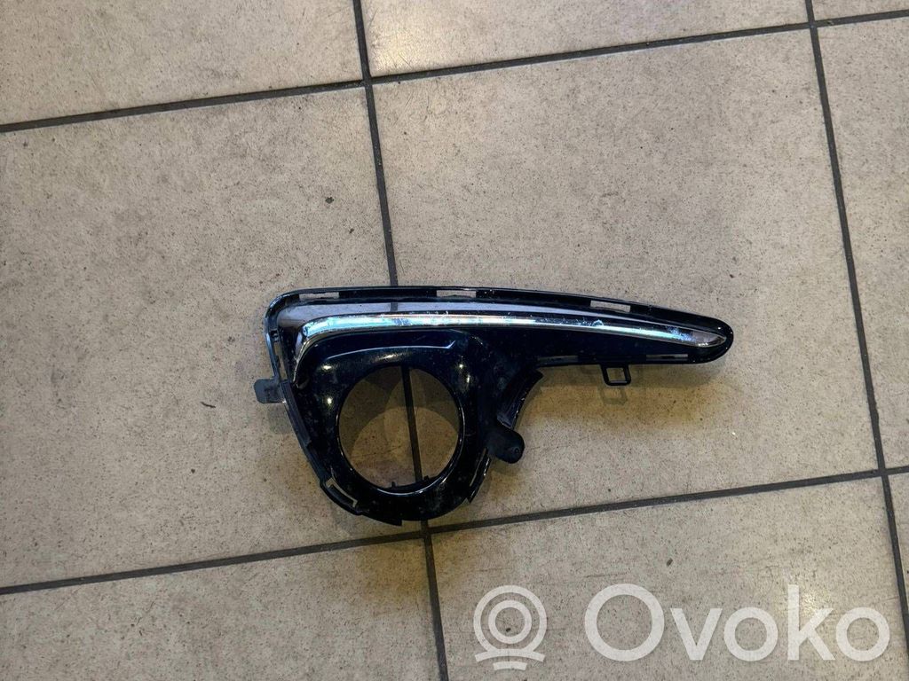 Toyota Yaris Grilă/ornament proiector ceață față 
