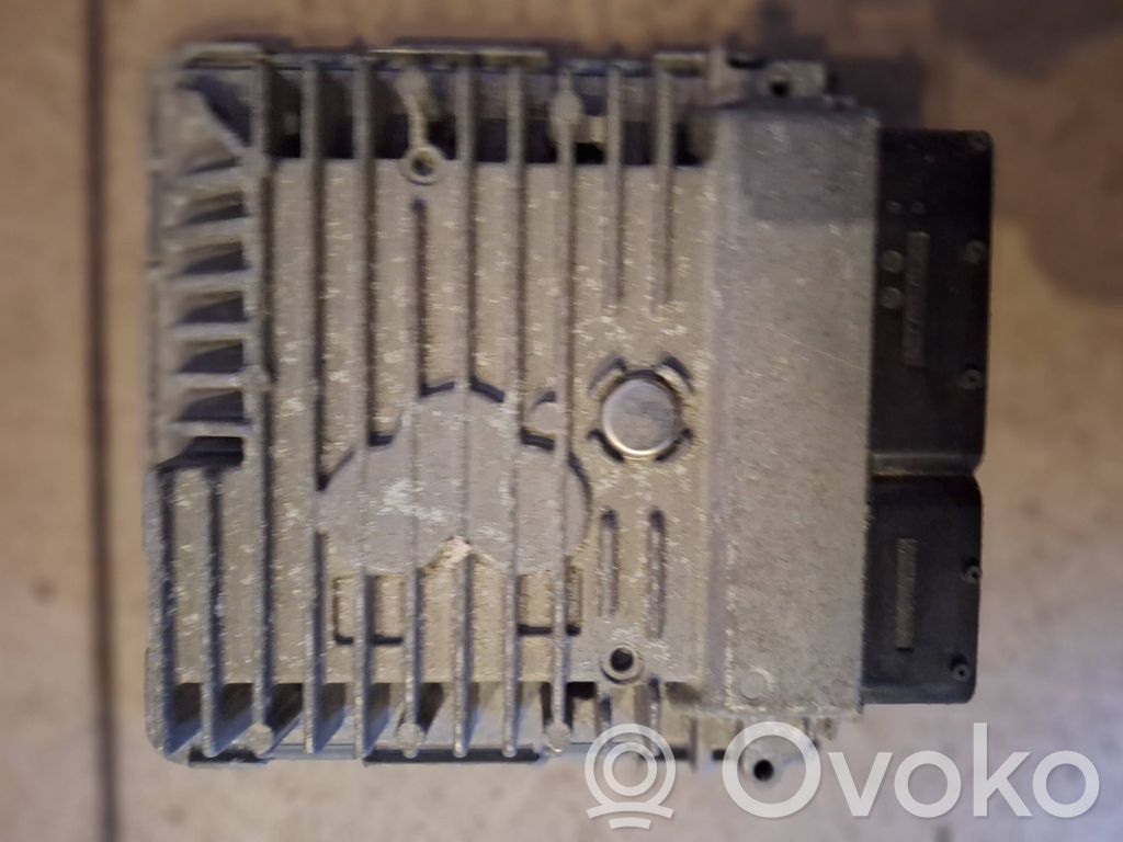 Volkswagen Golf VI Engine control unit/module 