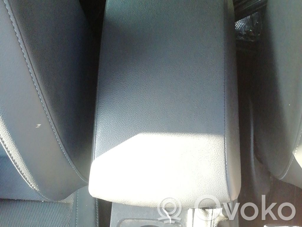 Seat Leon (5F) Reposabrazos 