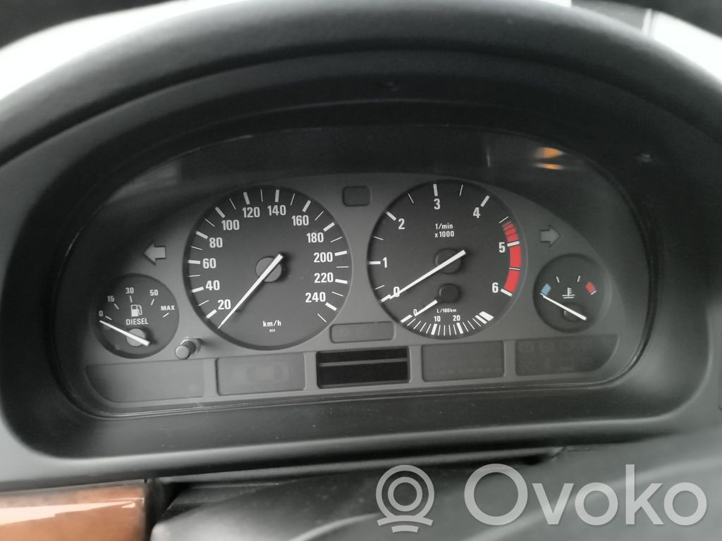 BMW 5 E39 Spidometrs (instrumentu panelī) 