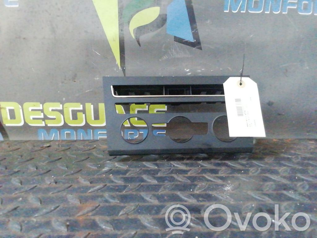 Seat Leon (5F) Bottom trim 