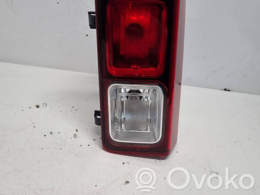 Opel Vivaro Reverse light 