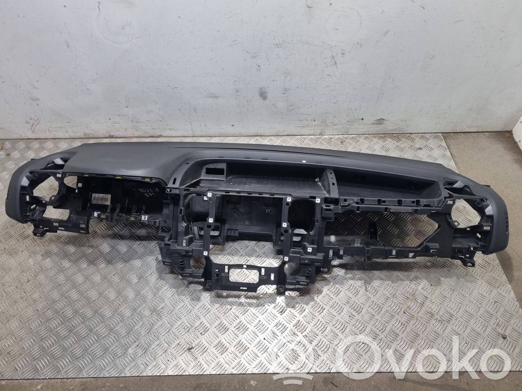 Opel Vivaro Panelis 