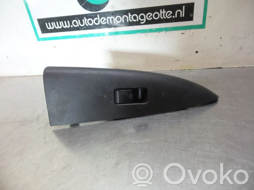 Nissan Note (E11) Interrupteur commade lève-vitre 