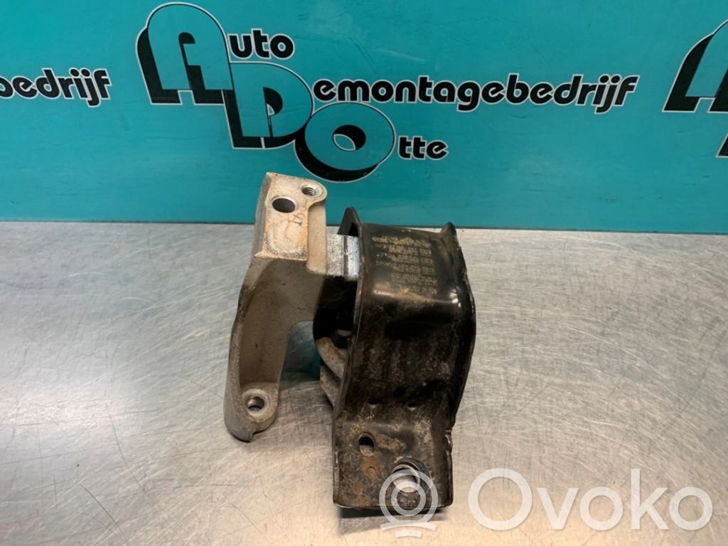 Nissan Note (E11) Engine mount bracket 