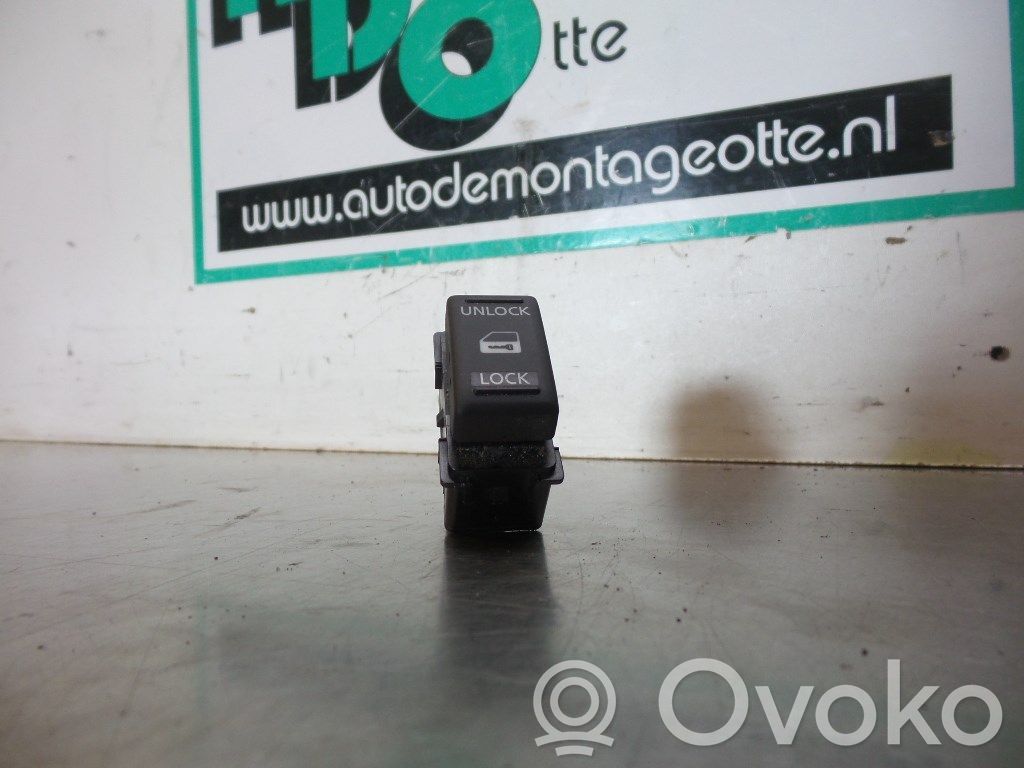 Nissan Note (E11) Botón interruptor de bloqueo de puertas 