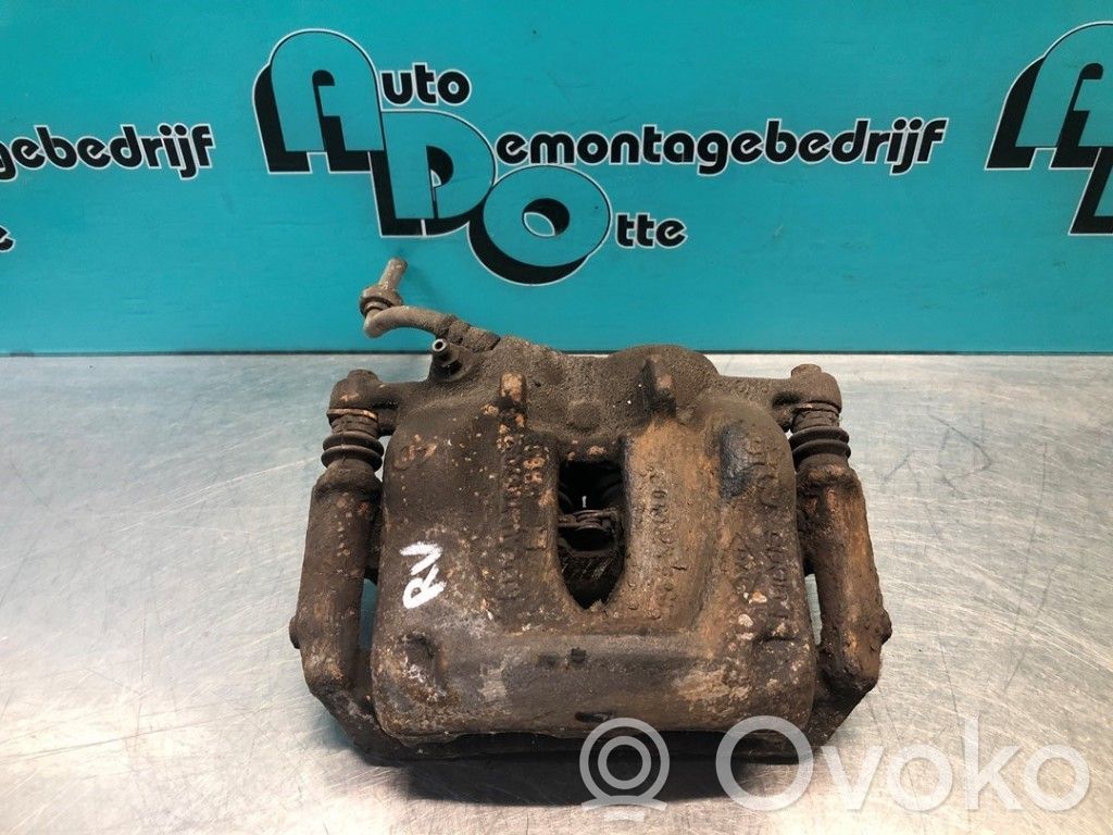 Opel Vivaro Zacisk hamulcowy przedni 