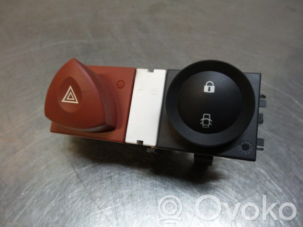Hazard light switch   8200095493,88040001,8200095493,8200109723,88040001,88040002
