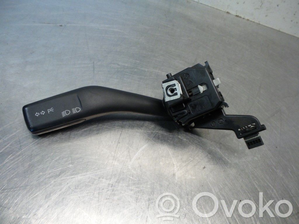 Suuntavilkun vipu   1K0953513CN,1K0953513CN