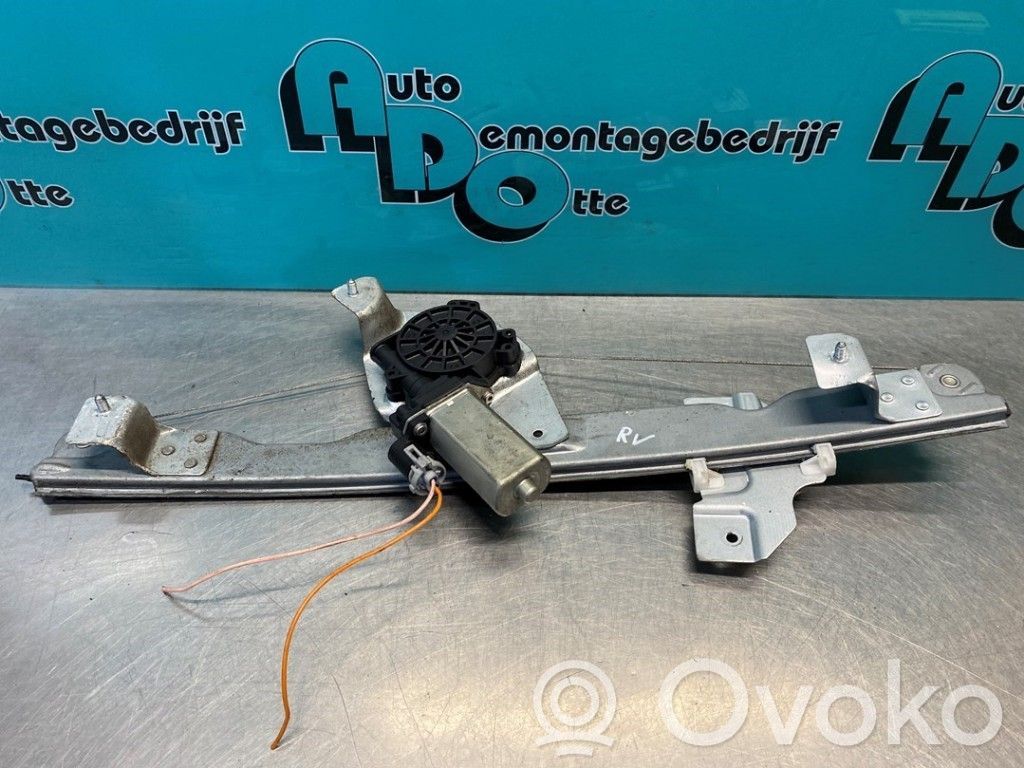 Dacia Sandero Front door manual window regulator 