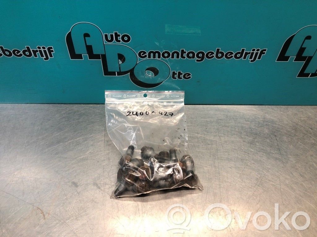 Nuts/bolts   1850468,1850468