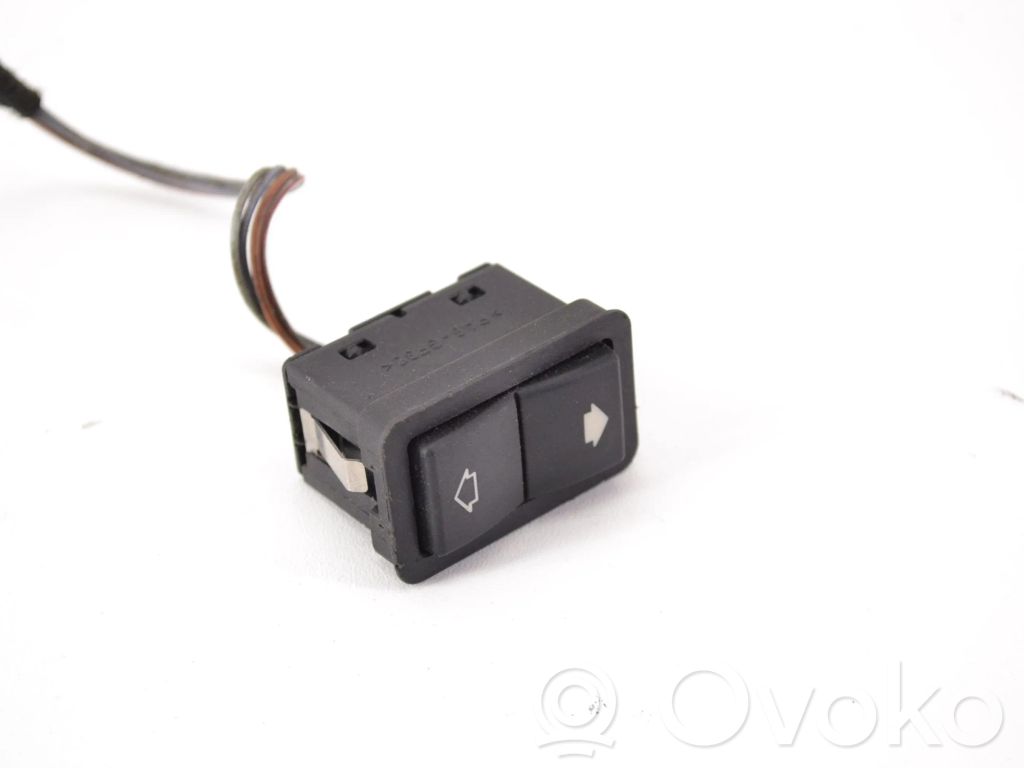 Electric window control switch   8368974